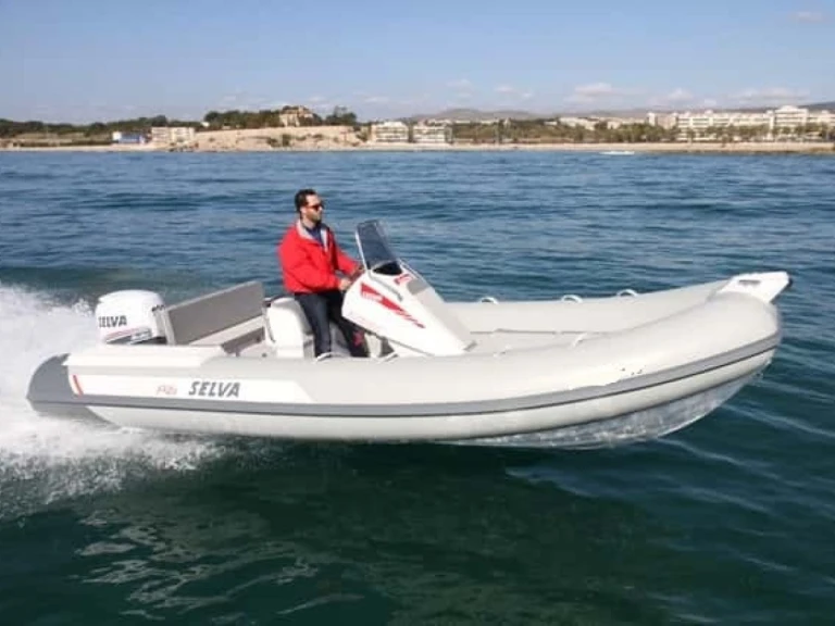 Location Bateau à moteur à Giardini-Naxos -  Selva 570