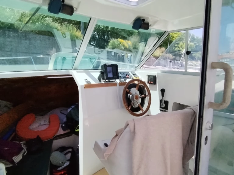 Louer Bateau à moteur avec ou sans skipper Jeanneau à Meillerie