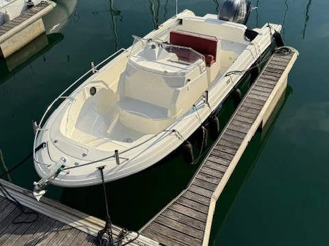Location Bateau à moteur Pacific Craft avec permis