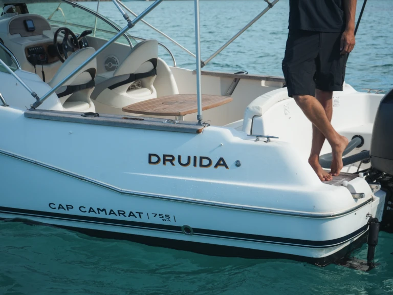 Location bateau Jeanneau Cap Camarat 7.5 WA à Port d'Addaia (Ville) sur Samboat