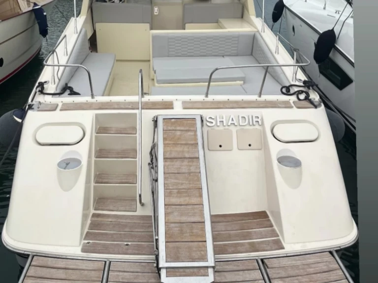Louer Bateau à moteur avec ou sans skipper Riva à Castellammare di Stabia