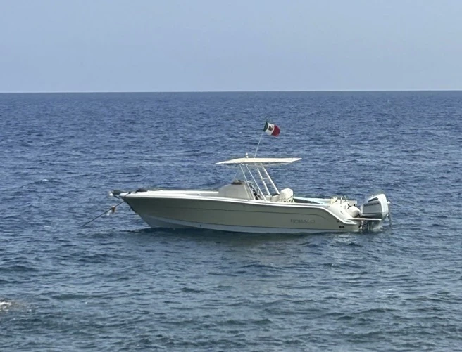 Robalo R30 a louer à Naples