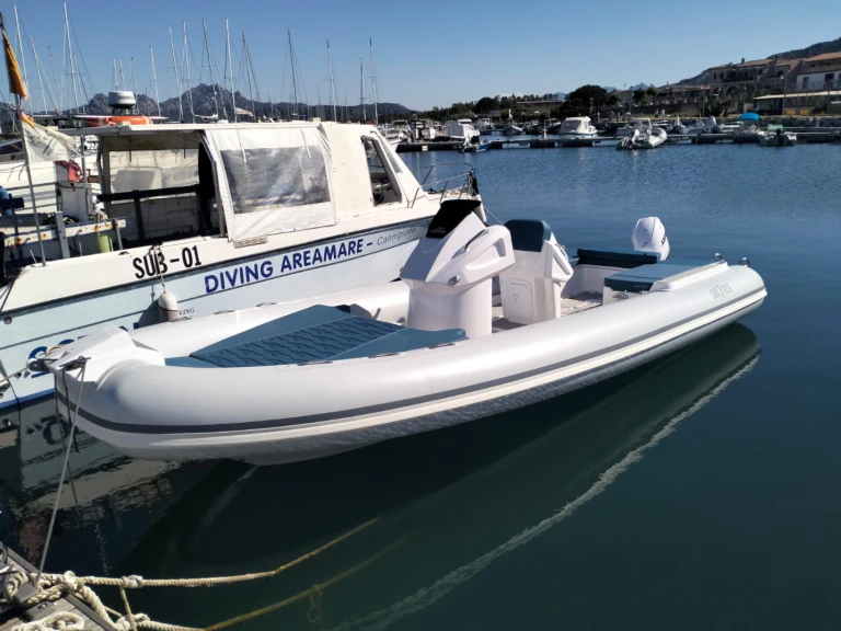 Location bateau Mirimare Sunrise 7 easy à Poltu Quatu sur Samboat