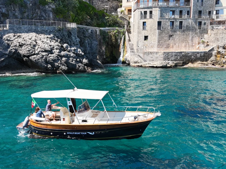 Location Bateau à moteur Fratelli Aprea avec permis