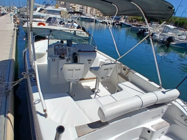 Louer Bateau à moteur avec ou sans skipper Bénéteau à Bormes-les-Mimosas
