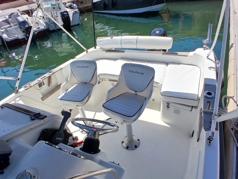 Bateau à moteur à louer à Bormes-les-Mimosas au meilleur prix