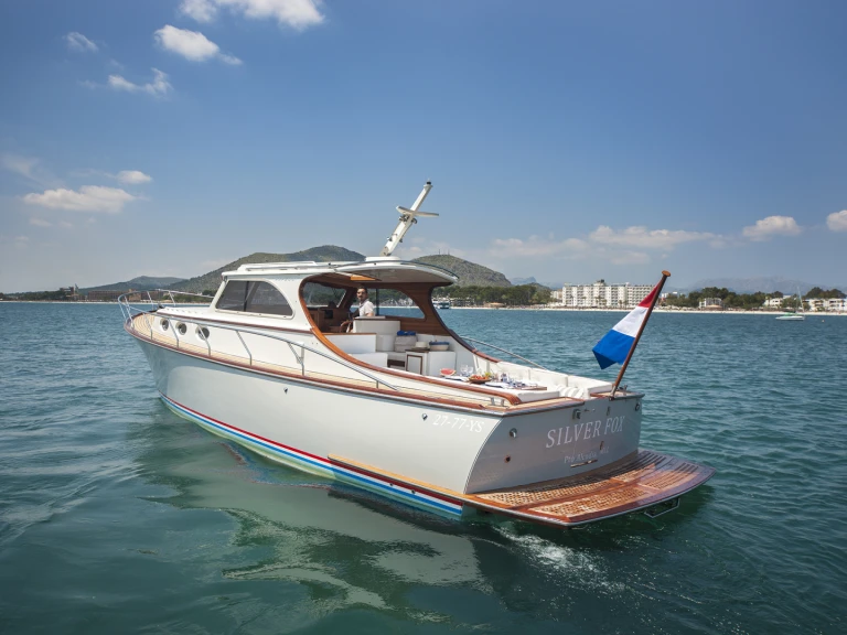 Hinckley Talaria  a louer à Port d'Alcudia