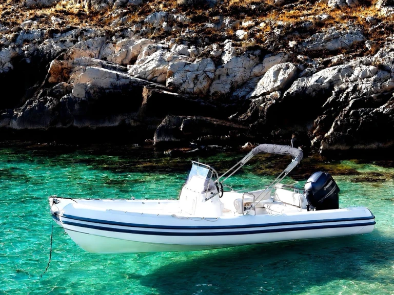 Louez un Semi-Rigide 7 m à La Ciotat