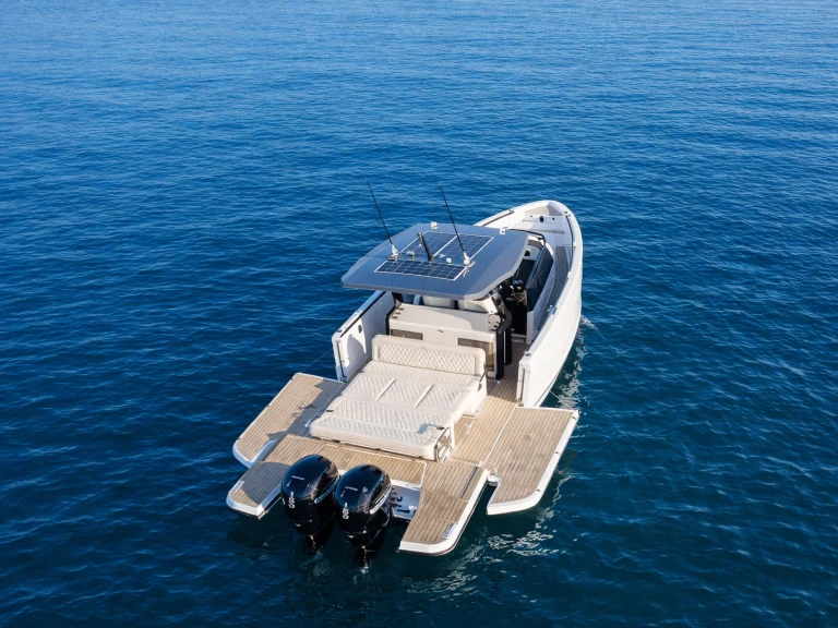 Virtue Yacht top one a louer à Portisco