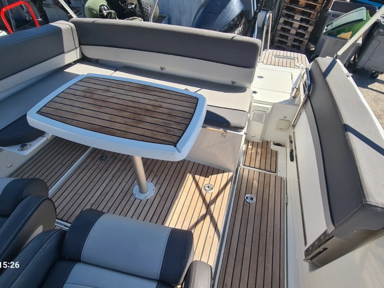 Location Bateau à moteur Jeanneau avec permis