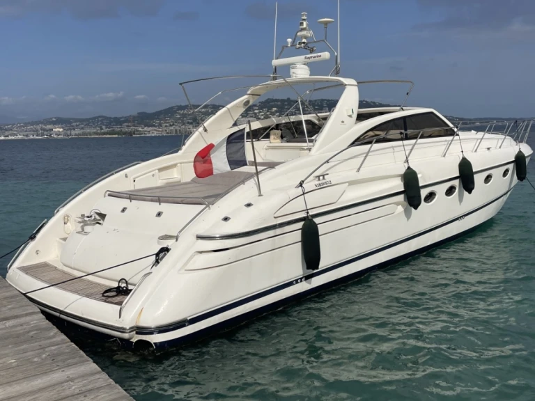 Louer Bateau à moteur avec ou sans skipper Princess à Cannes