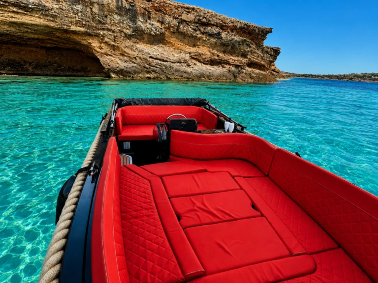 Louer Bateau à moteur avec ou sans skipper Silent Yachts à Sant Antoni de Portmany