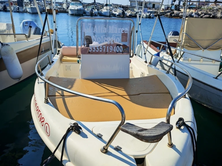 Location bateau Sharko 550 à Marina di San Foca sur Samboat