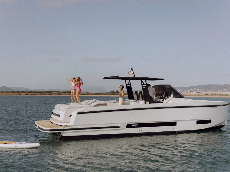 Louer Bateau à moteur avec ou sans skipper DEANTONIO YACHTS à Dénia