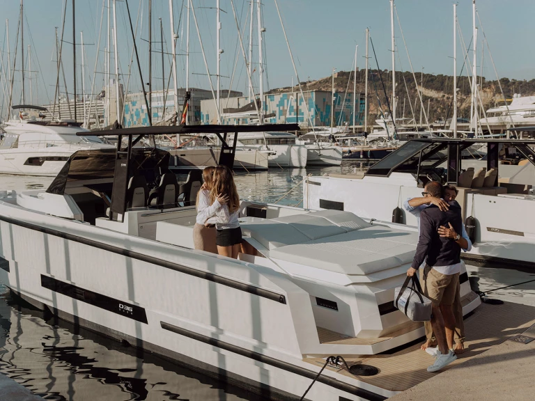 Location Bateau à moteur DEANTONIO YACHTS avec permis