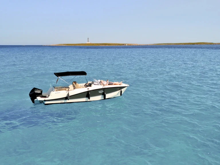 Location à Port Mahon - Quicksilver Activ 755 Sundeck sur SamBoat