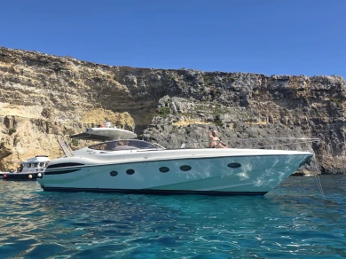 Barca a motore a noleggio a Saint Paul's Bay al miglior prezzo
