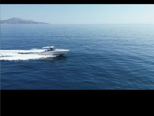 Bateau à moteur à louer à Kalyvès au meilleur prix