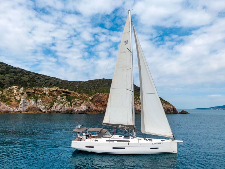 Location bateau Puntone pas cher Dufour 530