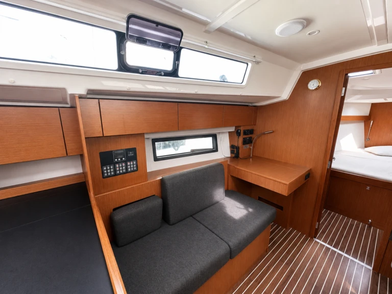 Bavaria Bavaria C42 a louer à Álimos