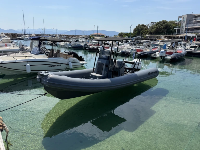 Location bateau Porto Pollo pas cher FISHER 680