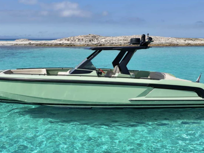 Location Bateau à moteur Vanquish avec permis