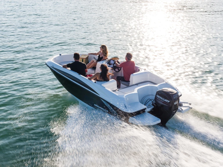 Location Bateau à moteur Bayliner avec permis