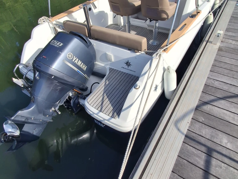 Bateau à moteur à louer à Auray au meilleur prix