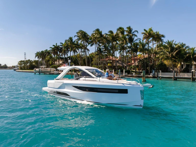 Location à Juan-les-Pins - Jeanneau DB/37 sur SamBoat