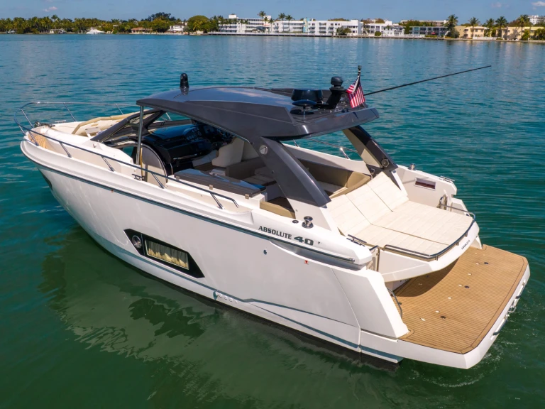 Yacht à louer à Juan-les-Pins au meilleur prix