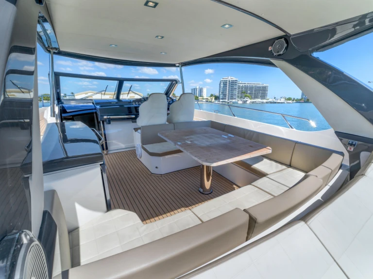 Location à Juan-les-Pins - Absolute Yachts absolute 40 sur SamBoat