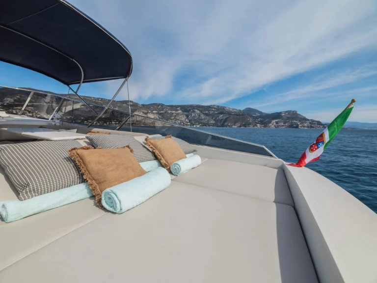 Yacht à louer à Saint-Jean-Cap-Ferrat au meilleur prix