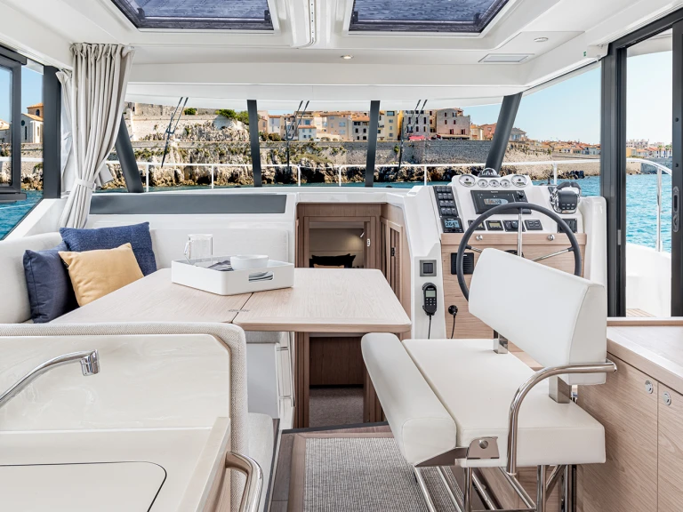 Bénéteau Swift Trawler 41 Fly a louer à Juan-les-Pins