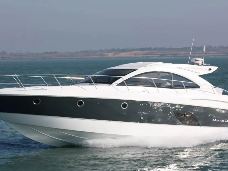 Bénéteau Monte Carlo 42 a louer à Juan-les-Pins
