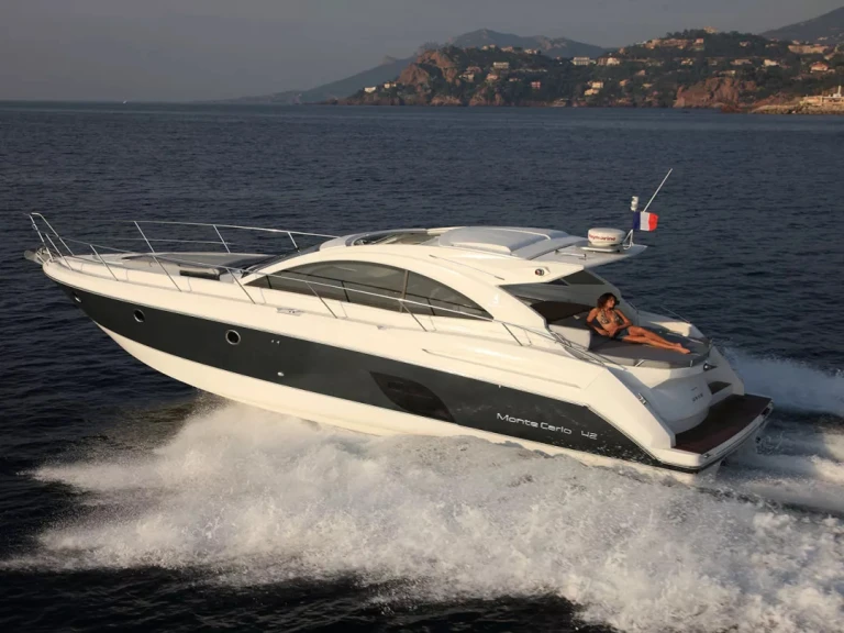 Yacht à louer à Juan-les-Pins au meilleur prix
