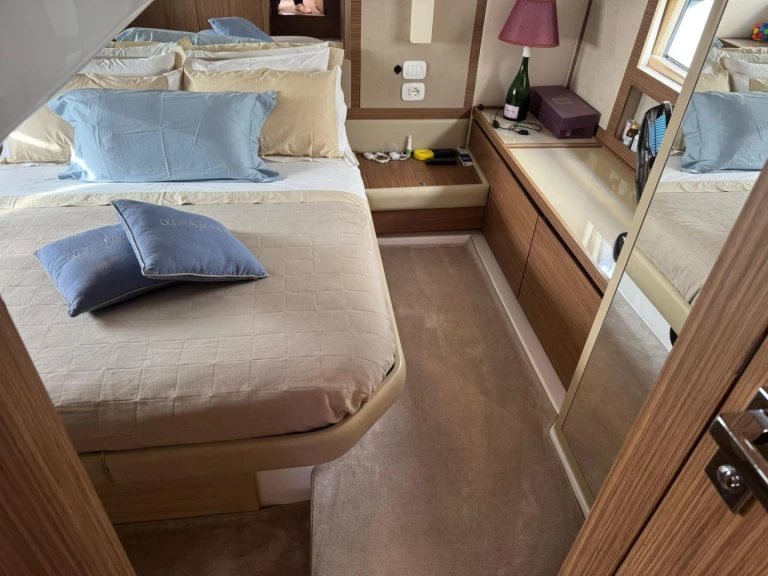 Location Yacht Azimut avec permis