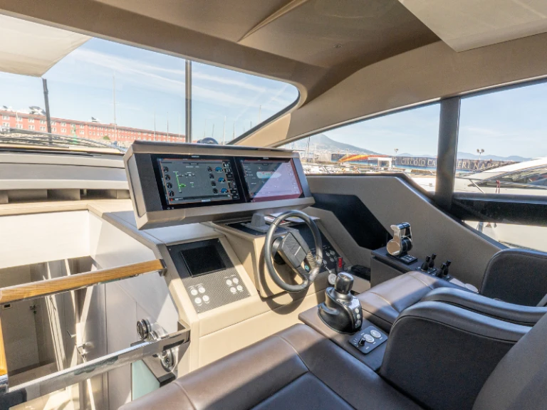 Location bateau Pershing 7x à Naples sur Samboat