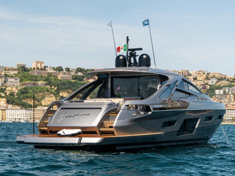 Location Yacht Pershing avec permis