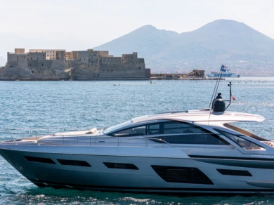 Luxury Yacht rental in Naples - Pershing 7x