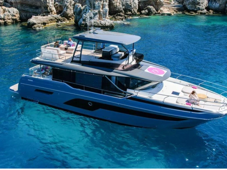 Location à Juan-les-Pins - Prestige Yachts prestige X60 sur SamBoat