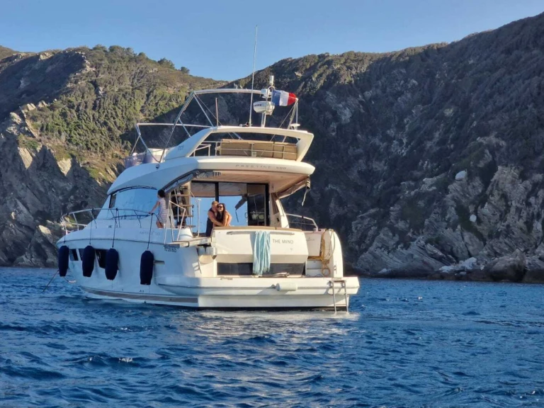 Location bateau Prestige Yachts prestige 500 fly à Golfe-Juan sur Samboat