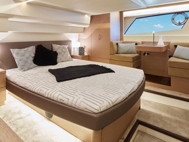 Louer Yacht avec ou sans skipper Prestige Yachts à Golfe-Juan