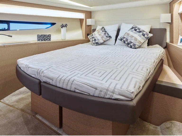 Location Yacht Prestige Yachts avec permis