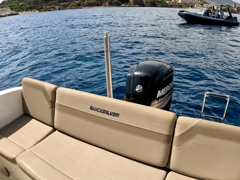 Louer Bateau à moteur avec ou sans skipper Quicksilver à Antibes