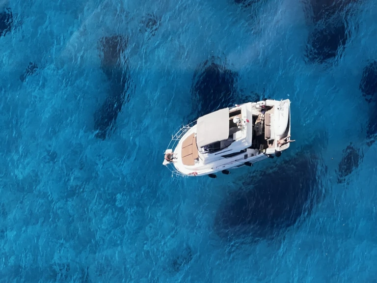Location à Antibes - Bavaria Virtess 420 Fly sur SamBoat