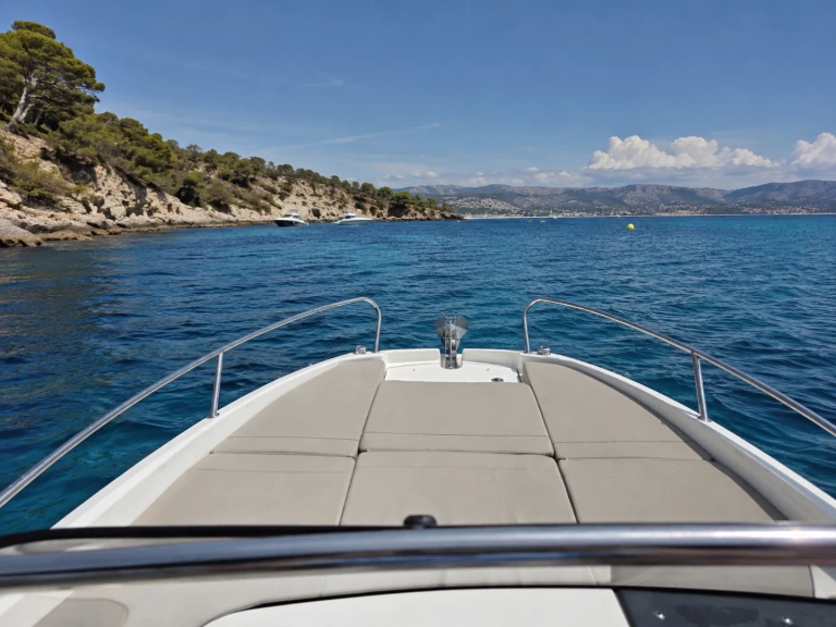 Louer Bateau à moteur avec ou sans skipper Quicksilver à Mandelieu-la-Napoule