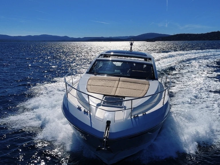 Location bateau Fairline Targa 45 Gran Turismo à Cogolin sur Samboat