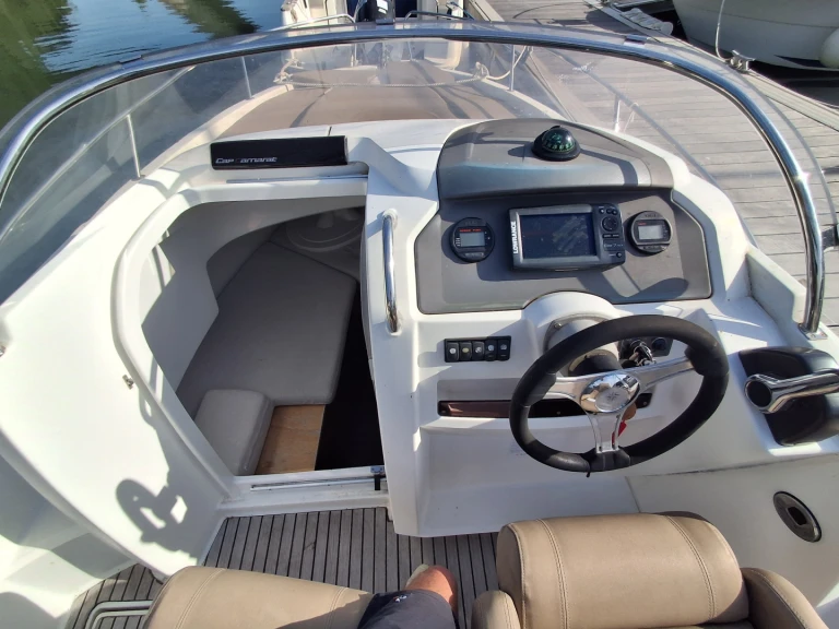 Louer Bateau à moteur avec ou sans skipper Jeanneau à Auray