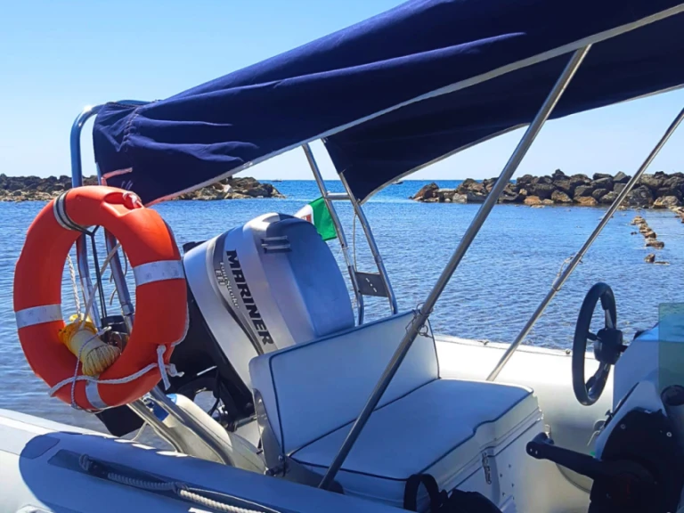 Semi-rigide à louer à Santa Marinella au meilleur prix