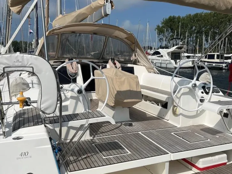 Location à Larmor-Plage - Fountaine Pajot Dufour 410 sur SamBoat